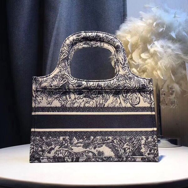 28cm classic women beach bags handbags purses sketch embroidery tote bag large capacity shoulder shopping bags flowers book totes
28cm classic women beach bags handbags purses sketch embroidery tote bag large capacity shoulder shopping bags flowers book totes