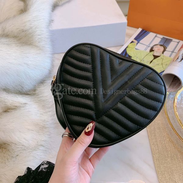 classic v shape loving hear handbag fashion all-purpose single shoulder crossbody real leather bag messenger purse lady shopping tote bags
classic v shape loving hear handbag fashion all-purpose single shoulder crossbody real leather bag messenger purse lady shopping tote bags