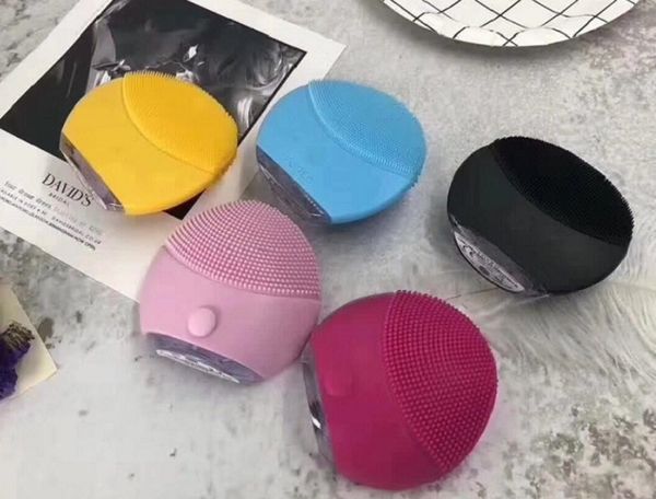 Hot cleansing instrument Facial Cleansing Brush Sonic Face Skin Cleaning Silicone Waterproof Skin Care Tools
Hot cleansing instrument Facial Cleansing Brush Sonic Face Skin Cleaning Silicone Waterproof Skin Care Tools