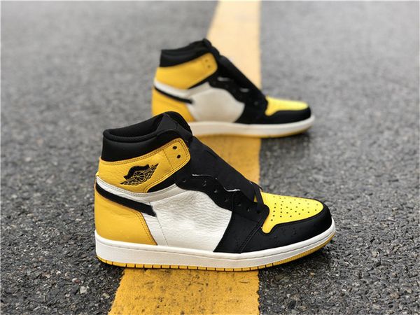 2019 authentic 1 high og yellow toe 1s black ar1020-700 man woman basketball shoes sports sneakers with original box
2019 authentic 1 high og yellow toe 1s black ar1020-700 man woman basketball shoes sports sneakers with original box