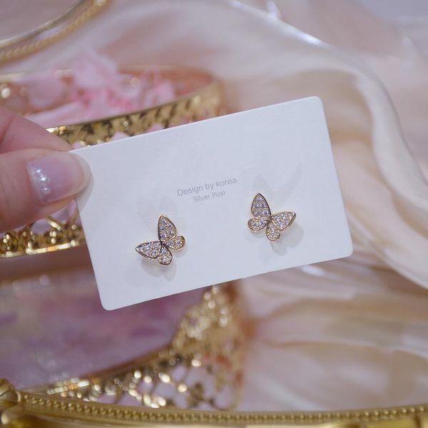 2020 korean new design fashion jewelry exquisite small copper inlay zircon three-dimensional butterfly elegant female earrings, Golden;silver
2020 korean new design fashion jewelry exquisite small copper inlay zircon three-dimensional butterfly elegant female earrings, Golden;silver