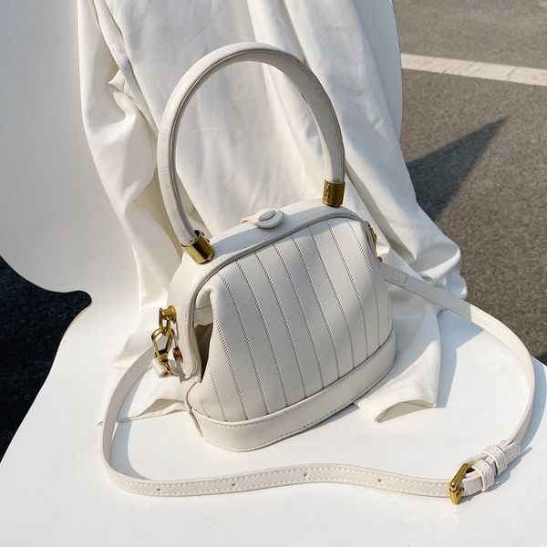 new original design fashion handbag & elegant bucket bag crossbody bag width 18cm height 15cm thickness 9cm
new original design fashion handbag & elegant bucket bag crossbody bag width 18cm height 15cm thickness 9cm