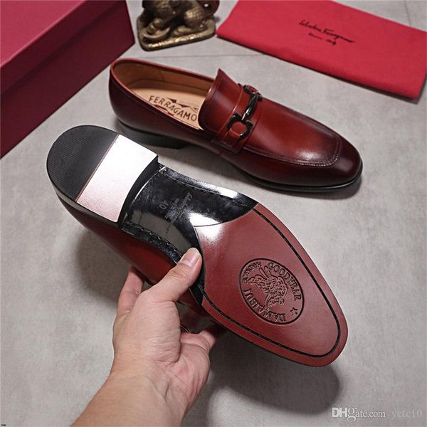 19ss office classic luxury fashion men's classic business dress brogue shoes for wedding party retro leather black round toe oxfords
19ss office classic luxury fashion men's classic business dress brogue shoes for wedding party retro leather black round toe oxfords