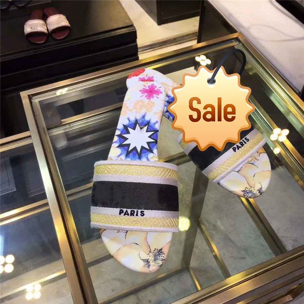 high-quality dazzle flowers women designer slippers flat bottom embroidery sandal floral brocade slipper, Black
high-quality dazzle flowers women designer slippers flat bottom embroidery sandal floral brocade slipper, Black