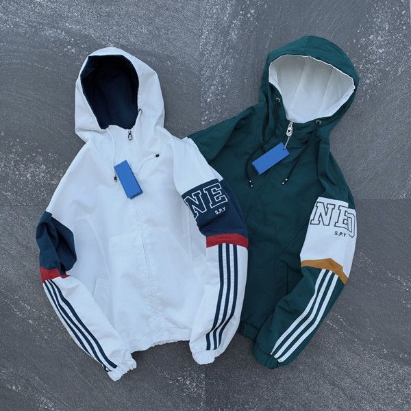 2020 классический дизайн бренд мужской куртки ветрозащитный водонепроницаемый лоскутное цвет 3 бар с капюшоном пальто 2 цвета размер s ~ xl, Black;brown
2020 классический дизайн бренд мужской куртки ветрозащитный водонепроницаемый лоскутное цвет 3 бар с капюшоном пальто 2 цвета размер s ~ xl, Black;brown