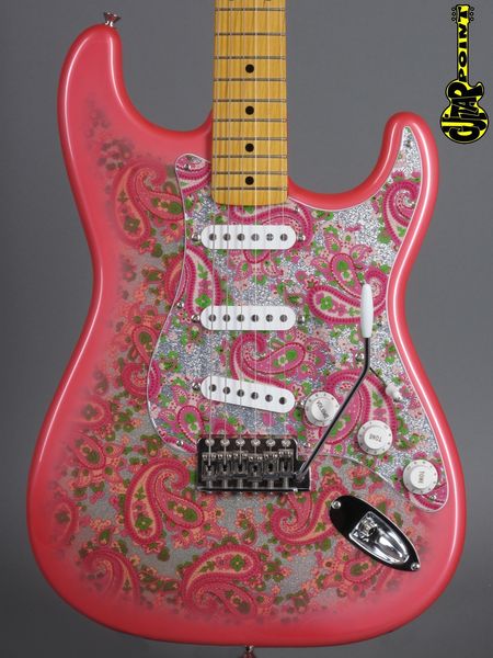 custom shop limited edition 68 pink paisley st электрической гитары 3x singlecoil пикапов, paisley отделка 3-слойные накладку, vintage тюнер
custom shop limited edition 68 pink paisley st электрической гитары 3x singlecoil пикапов, paisley отделка 3-слойные накладку, vintage тюнер