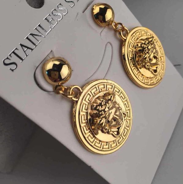 Cla ic vogue letter de igner earring gold round ear tud for women girl lady jewelry hipping
Cla ic vogue letter de igner earring gold round ear tud for women girl lady jewelry hipping