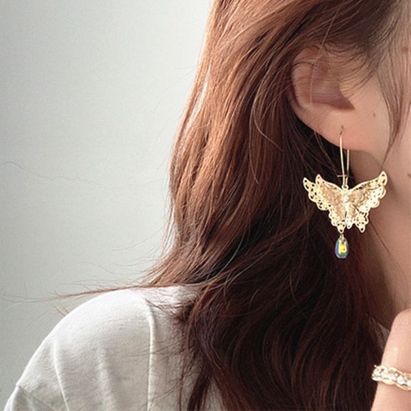2020 new hollow metal butterfly hollow earrings pearl earrings for women girl jewlery, Silver
2020 new hollow metal butterfly hollow earrings pearl earrings for women girl jewlery, Silver