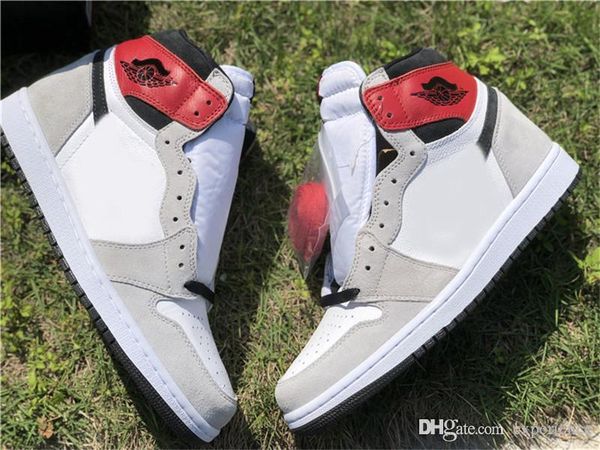 2020 1 high og light smoke grey 1s white black varsity red mens basketball shoes outdoor sneakers with original box 555088-126 
2020 1 high og light smoke grey 1s white black varsity red mens basketball shoes outdoor sneakers with original box 555088-126