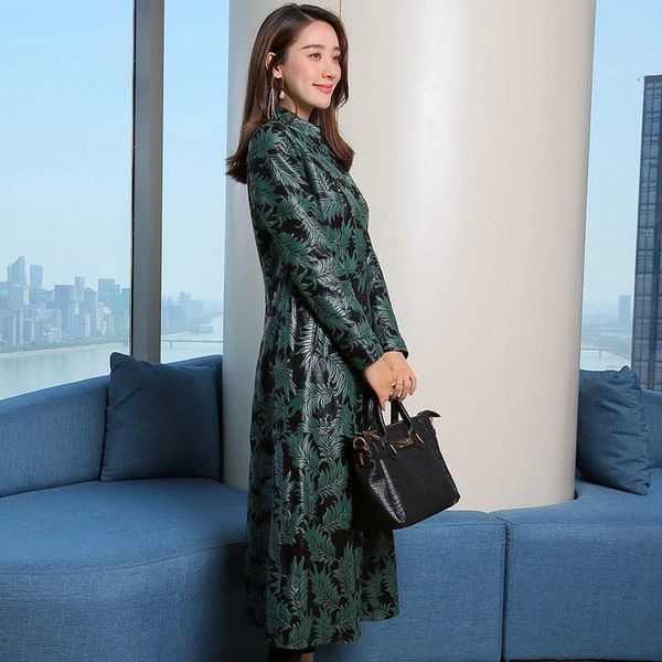 2019 new winter woman elegant slim long floral print genuine leather trench coat female fashion real sheepskin coat casacos r224, Black
2019 new winter woman elegant slim long floral print genuine leather trench coat female fashion real sheepskin coat casacos r224, Black