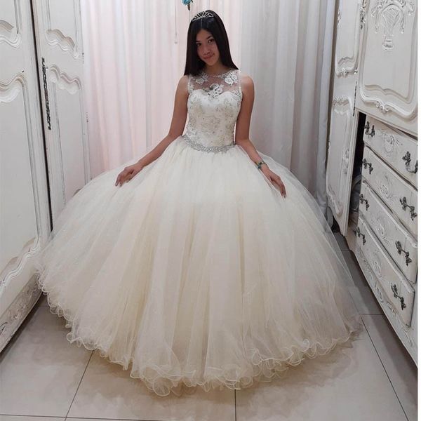 2020 элегантный бежевый кружева quinceanera пром платья sheer шеи бальные платья аппликация мягкий тюль кристалл сладкий 16 формальные парти, Blue;red
2020 элегантный бежевый кружева quinceanera пром платья sheer шеи бальные платья аппликация мягкий тюль кристалл сладкий 16 формальные парти, Blue;red