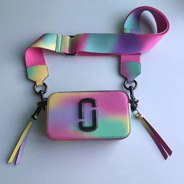 2019 new fashion mj ma ying-jeou iridescent wide shoulder strap shoulder bag messenger bag camera bag 19 * 6 * 12
2019 new fashion mj ma ying-jeou iridescent wide shoulder strap shoulder bag messenger bag camera bag 19 * 6 * 12