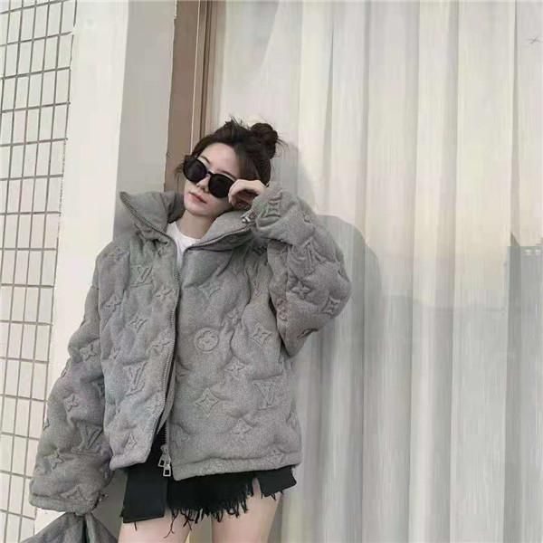 19fw new luxurious brands design monogram full logos embossed fluffy windbreaker coat men women outdoor streetwear sweatshirt jackets, Blue;black
19fw new luxurious brands design monogram full logos embossed fluffy windbreaker coat men women outdoor streetwear sweatshirt jackets, Blue;black