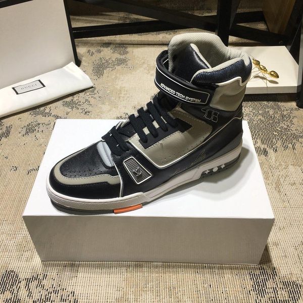 2019e new luxury design men's casual boots, fashion wild men's sports shoes, men's breathable booties size: 38-46 
2019e new luxury design men's casual boots, fashion wild men's sports shoes, men's breathable booties size: 38-46