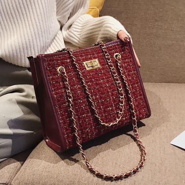 women bag 2020 new shoulder bag chains messenger fashion girls casual handbag simple personality small square
women bag 2020 new shoulder bag chains messenger fashion girls casual handbag simple personality small square