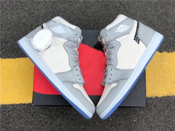 2020 release x 1 high og 1s expensive sneakers mens womens basketball shoes with original box c n8607-002 d us
2020 release x 1 high og 1s expensive sneakers mens womens basketball shoes with original box c n8607-002 d us