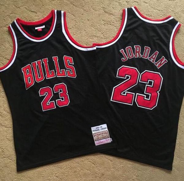 men's basketball chicago bulls 23 michael jd black 1997-98 hardwoods classics retro jersey, Black;red
men's basketball chicago bulls 23 michael jd black 1997-98 hardwoods classics retro jersey, Black;red