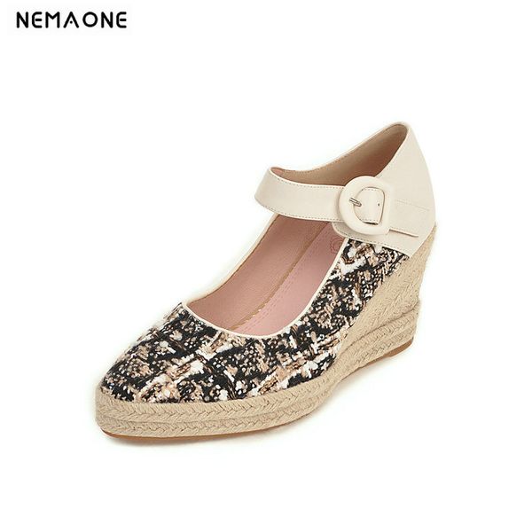 2020 women pumps new fashion women shoes platform buckle superfine fiber elegant wedges heel casual ladies pumps size 34-43, Black
2020 women pumps new fashion women shoes platform buckle superfine fiber elegant wedges heel casual ladies pumps size 34-43, Black