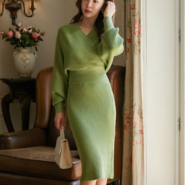 autumn winter two piece solid knitted sweater v-neck pullover + bodycon skirt set elegant women suit, White
autumn winter two piece solid knitted sweater v-neck pullover + bodycon skirt set elegant women suit, White