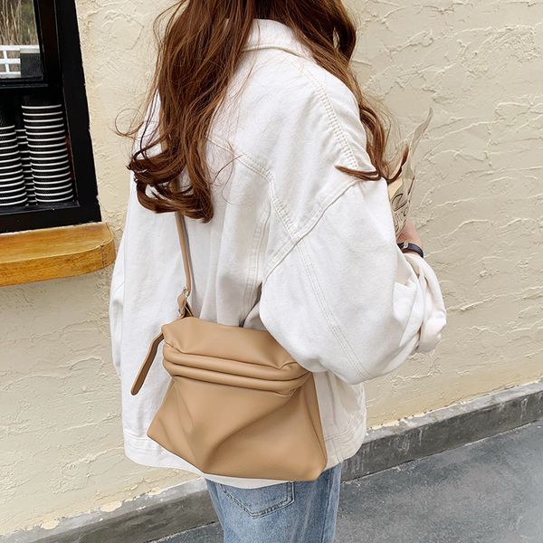 korean version of instagram new early spring 2020 versatile retro large capacity foreign air clip bag single shoulder cross-body
korean version of instagram new early spring 2020 versatile retro large capacity foreign air clip bag single shoulder cross-body