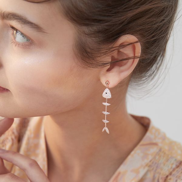 xinwei 925 silver needle earrings 2020 new simple fish bone zircon earrings for women tassel pendant jewelry gift
xinwei 925 silver needle earrings 2020 new simple fish bone zircon earrings for women tassel pendant jewelry gift