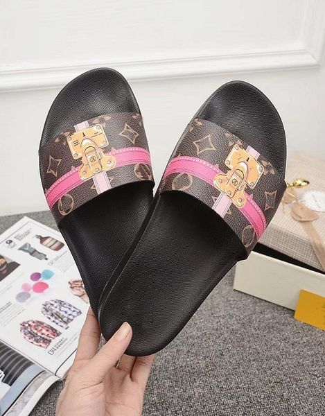 Designer sandals with orange box customized versio Men women Luxury sandals designer print Soft leather rubber men women slipper size 36-46
Designer sandals with orange box customized versio Men women Luxury sandals designer print Soft leather rubber men women slipper size 36-46