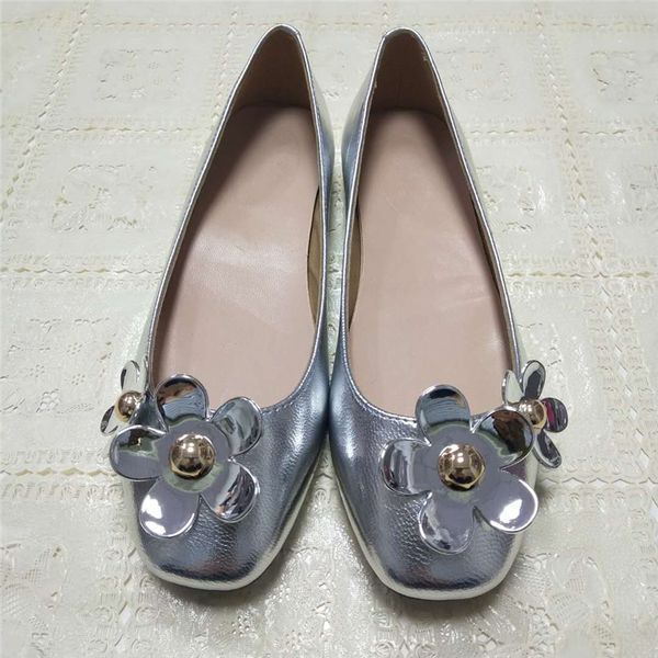 brand gold and silver autumn 2019 new sheepskin flat bottom round head shallow mouth single shoes fresh elegant comfortable daisies women�, Black
brand gold and silver autumn 2019 new sheepskin flat bottom round head shallow mouth single shoes fresh elegant comfortable daisies women�, Black