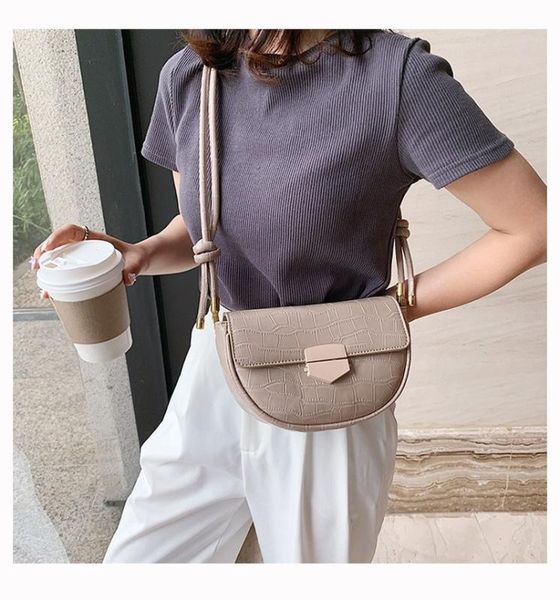 2020 new ladies saddle bag fashion korean version of the stone grain messenger bag casual shoulder messenger women's
2020 new ladies saddle bag fashion korean version of the stone grain messenger bag casual shoulder messenger women's