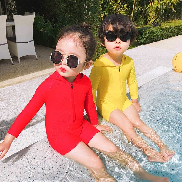 2020 male and female children's one-piece long-sleeved swimsuit cute baby quick-drying hooded swimsuit beach holiday, White;black 
2020 male and female children's one-piece long-sleeved swimsuit cute baby quick-drying hooded swimsuit beach holiday, White;black