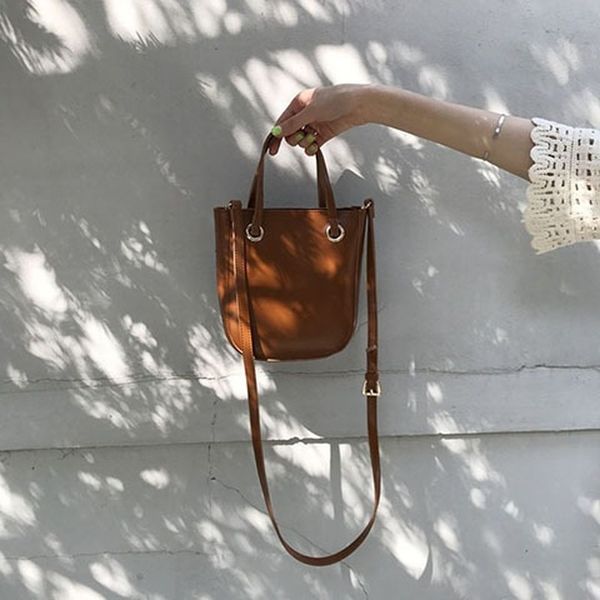 2020 new minimalist wild bright texture pu handbag shoulder messenger bag female student small square bag
2020 new minimalist wild bright texture pu handbag shoulder messenger bag female student small square bag