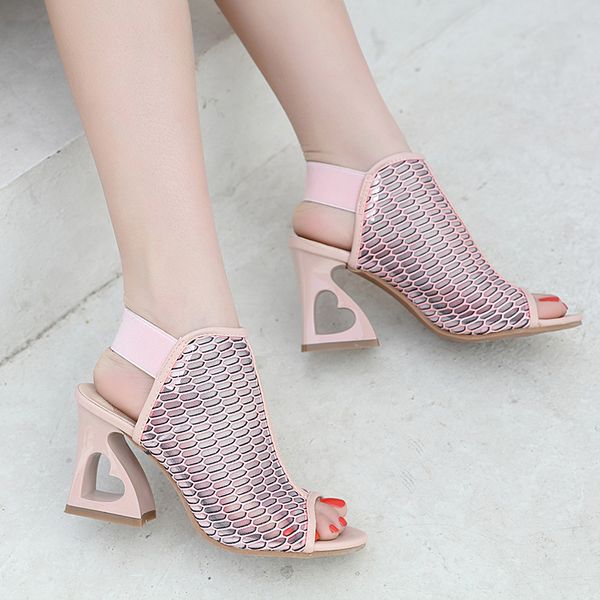 2019 autumn new fish mouth cute wind shaped with hollow love sandals women, Black
2019 autumn new fish mouth cute wind shaped with hollow love sandals women, Black