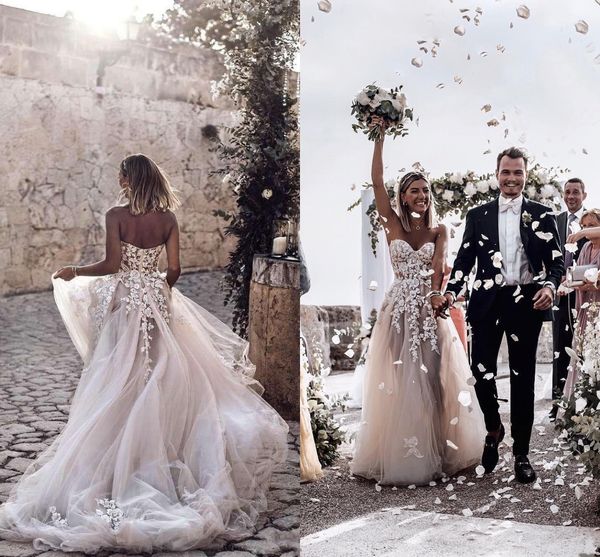 Ivory Boho Spring Summer Country Wedding Dresses Sweetheart Neck Full Lace Appliques Beach Bridal Gowns Cheap Custom Made Illusion Back
Ivory Boho Spring Summer Country Wedding Dresses Sweetheart Neck Full Lace Appliques Beach Bridal Gowns Cheap Custom Made Illusion Back