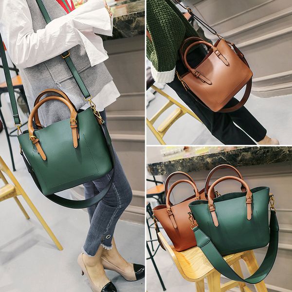 big bag new wild shoulder messenger bag women's hong kong style fashion contrast handbag child mother tote
big bag new wild shoulder messenger bag women's hong kong style fashion contrast handbag child mother tote