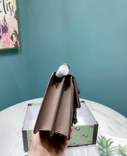 2020 new retro c logo laohua with leather wine bag lady chain bag hand b/l shoulder bag
2020 new retro c logo laohua with leather wine bag lady chain bag hand b/l shoulder bag