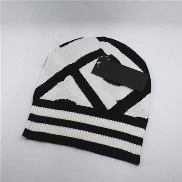 korean version of the light woolen hat women korean version of the trendy men's solid color couple knitted hats winter plus velvet hat, Blue;gray
korean version of the light woolen hat women korean version of the trendy men's solid color couple knitted hats winter plus velvet hat, Blue;gray