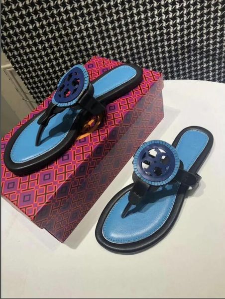 2018 mens and womens fashioncrystal-embellished leather and rubber slides sandals boys and girls fashion slippers size eu35-43-No box
2018 mens and womens fashioncrystal-embellished leather and rubber slides sandals boys and girls fashion slippers size eu35-43-No box