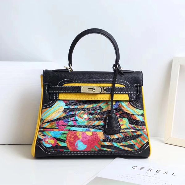 doodle coloured drawing or pattern kylie baotou layer cowhide litchi grain hand bill of lading shoulder satchel genuine leather tide
doodle coloured drawing or pattern kylie baotou layer cowhide litchi grain hand bill of lading shoulder satchel genuine leather tide