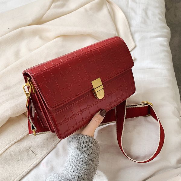 fashion new small square bag 2019 simple lock one shoulder women's wild crocodile pattern shoulder messenger bag
fashion new small square bag 2019 simple lock one shoulder women's wild crocodile pattern shoulder messenger bag