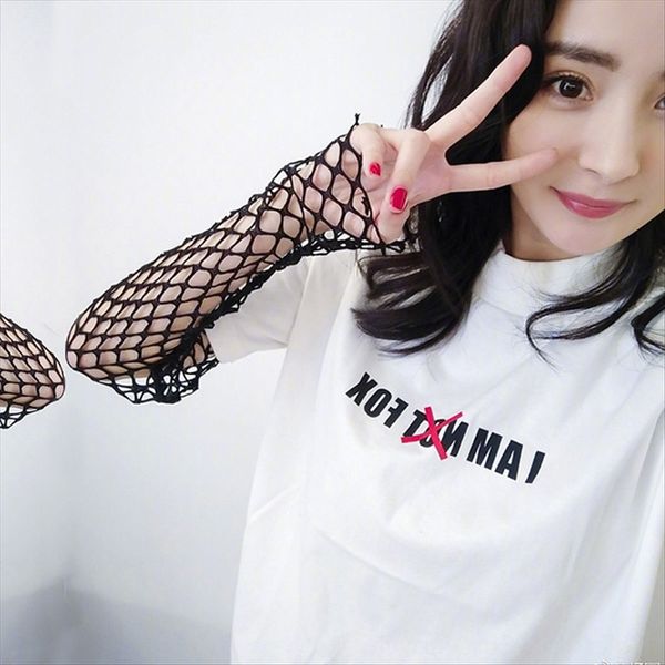 2020 star yang mi round collar letter printing cotton white t-shirt fish net base shirt 
2020 star yang mi round collar letter printing cotton white t-shirt fish net base shirt