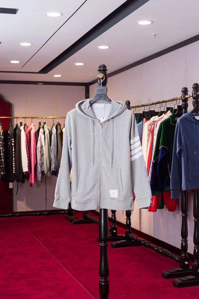 autumn/winter 2019 new popular logo tb classic four-stripe cotton front and rear windproof shuttle woven patchwork yarn-dyed hooded coat, Black;brown
autumn/winter 2019 new popular logo tb classic four-stripe cotton front and rear windproof shuttle woven patchwork yarn-dyed hooded coat, Black;brown