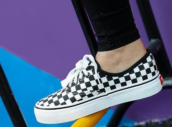sneakers for women mens low cut skateboard casual sneakers canvas shoes classic black white 36-44
sneakers for women mens low cut skateboard casual sneakers canvas shoes classic black white 36-44