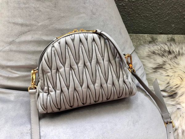 M fashion brand designer bag lady handbag shoulder messenger bag wallet top craft original sheepskin 5BH092# 
M fashion brand designer bag lady handbag shoulder messenger bag wallet top craft original sheepskin 5BH092#