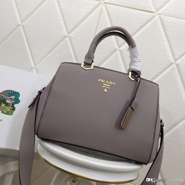 New fa hion high end lychee leather ladie large capacity handbag gray red blue black de igner bag number 2026 
New fa hion high end lychee leather ladie large capacity handbag gray red blue black de igner bag number 2026