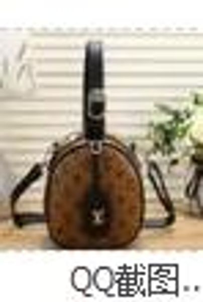 mm2020 new drawstring drawstring bag waterproof bucket lady messenger bag phone purse fashion satchel chain shoulder bag handbag 
mm2020 new drawstring drawstring bag waterproof bucket lady messenger bag phone purse fashion satchel chain shoulder bag handbag