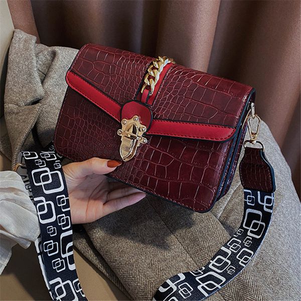 original design original design 2020 women's bag with crocodile pattern chain messenger bag
original design original design 2020 women's bag with crocodile pattern chain messenger bag