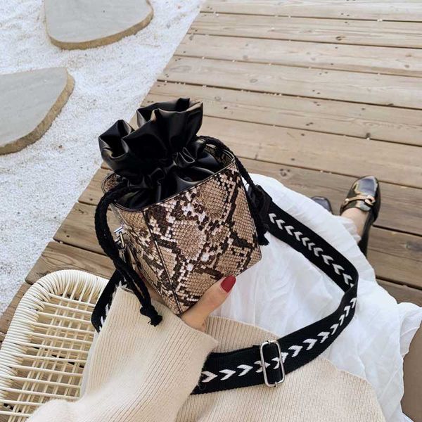 fashion snake pattern mini bucket bag women pu leather small totes bag wide strap female shoulder crossbody
fashion snake pattern mini bucket bag women pu leather small totes bag wide strap female shoulder crossbody