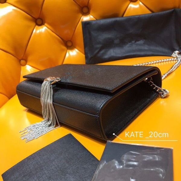 classic star high-end custom deluxe caviar, cowhide, tassels, square bag, slant straddle, single shoulder lady's handbag
classic star high-end custom deluxe caviar, cowhide, tassels, square bag, slant straddle, single shoulder lady's handbag