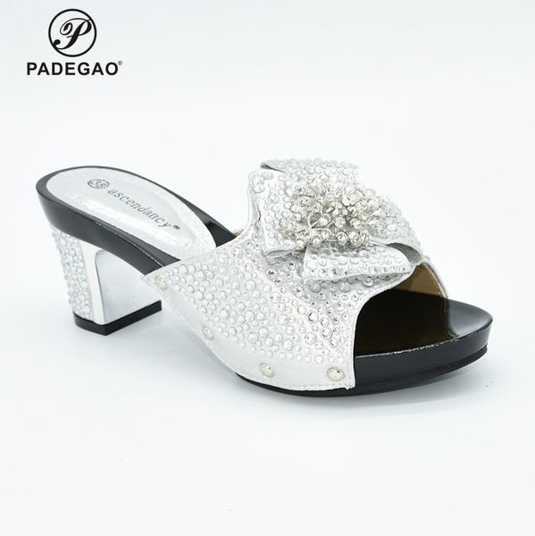 white color ins 2020 selling women shoes with crystal pointed tole italian women shoes for garden party, Black
white color ins 2020 selling women shoes with crystal pointed tole italian women shoes for garden party, Black