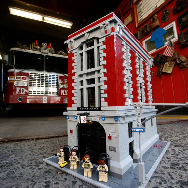 16001 creator 4705pc city treet erie gho tbu ter firehou e headquarter building block brick toy compatible with 75827
16001 creator 4705pc city treet erie gho tbu ter firehou e headquarter building block brick toy compatible with 75827