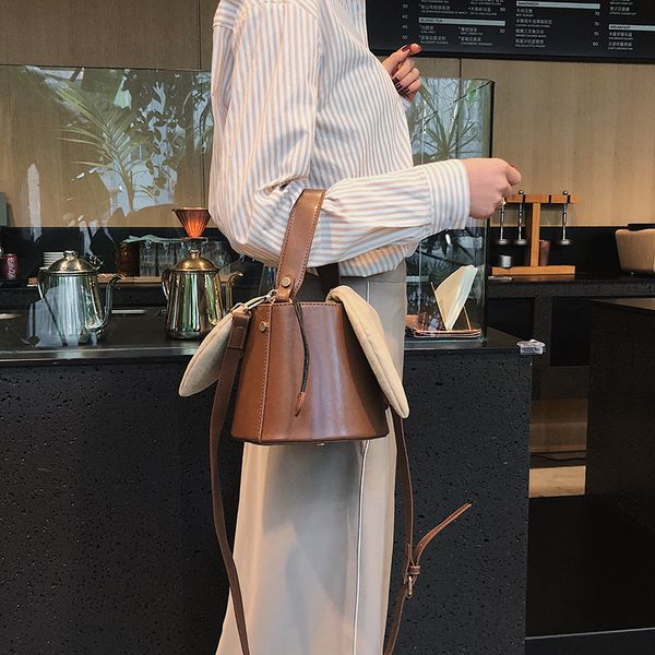 2020 new women's shoulder bag fashion retro bucket bag solid color small fresh messenger handbag bucket
2020 new women's shoulder bag fashion retro bucket bag solid color small fresh messenger handbag bucket